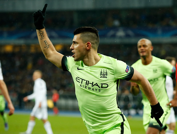 aguero celebrates