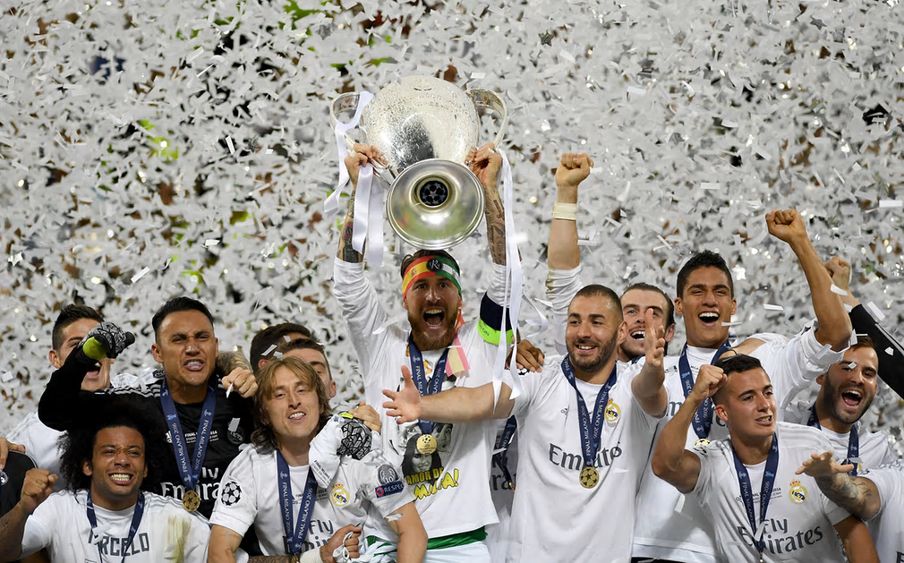 real madrid lift trophy