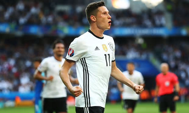 Draxler celebrates