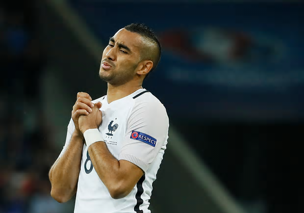 payet hits cross bar